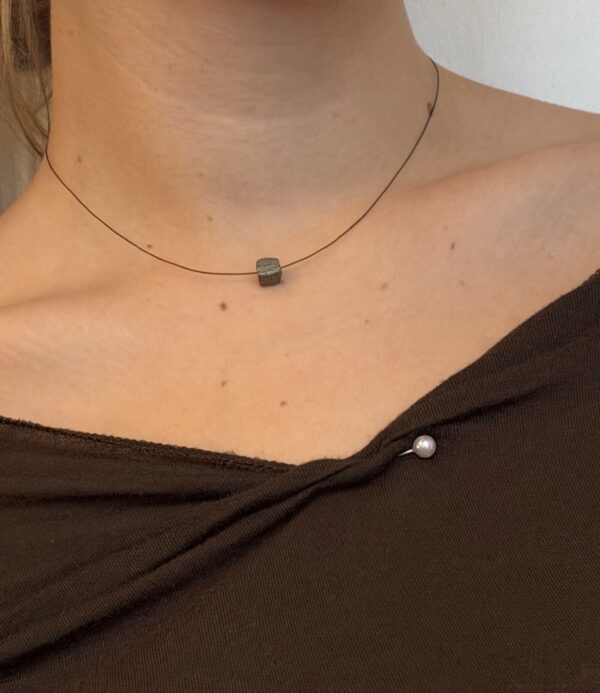 collier pyrite