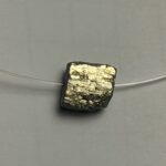 pyrite pierre métallique brillant