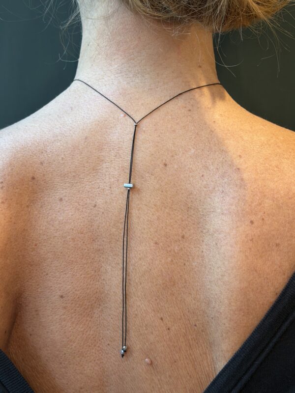 collier + : noir argent back